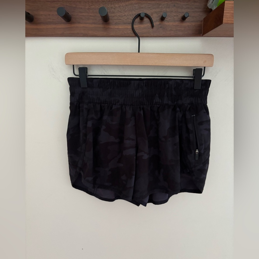 Lululemon Tracker Short 4” Heritage 365 Camo Deep Coal Multi Running Shorts sz 8 - Picture 6 of 8